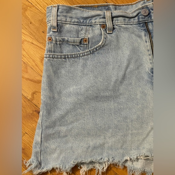 Vintage Levi’s Denim Shorts Lightwash - Picture 5 of 16